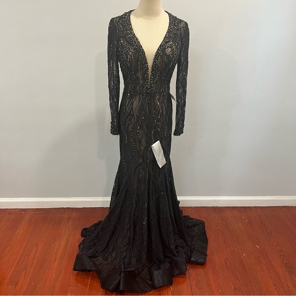 MAC DUGGAL Black Beaded Zippered Sheer Lined Long Sleeve V Neck Mermaid Gown - Picture 5 of 17